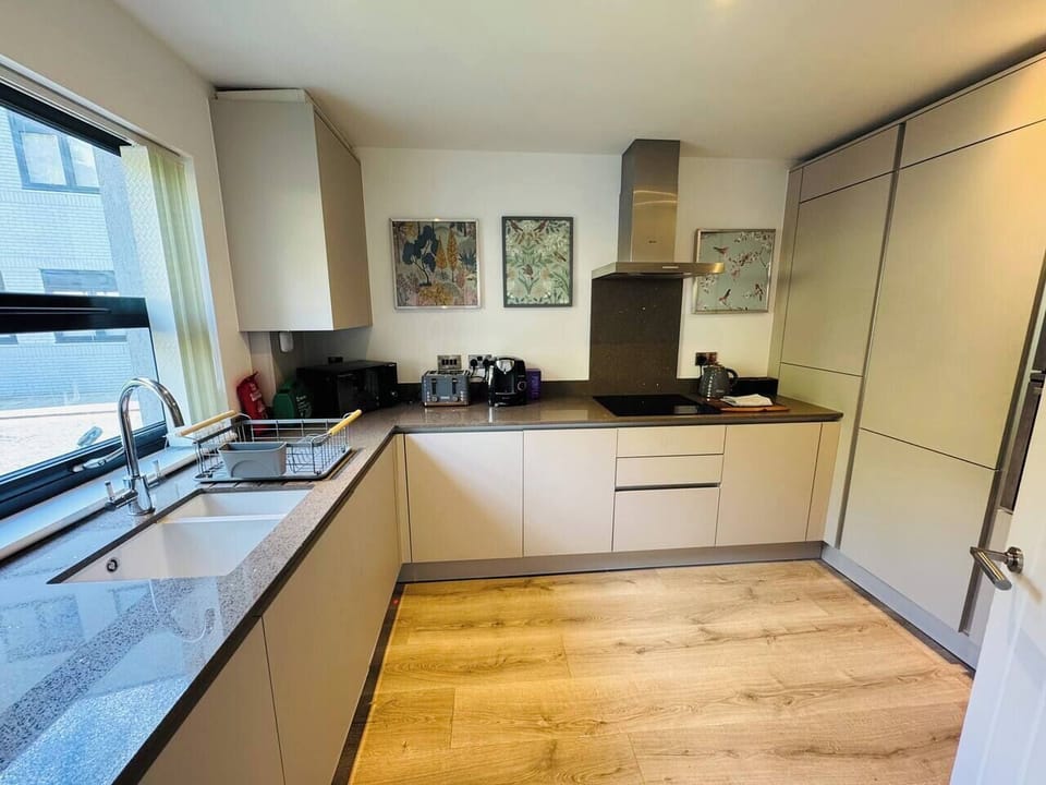 A large kitchen to cook up an evening meal or breakfast 