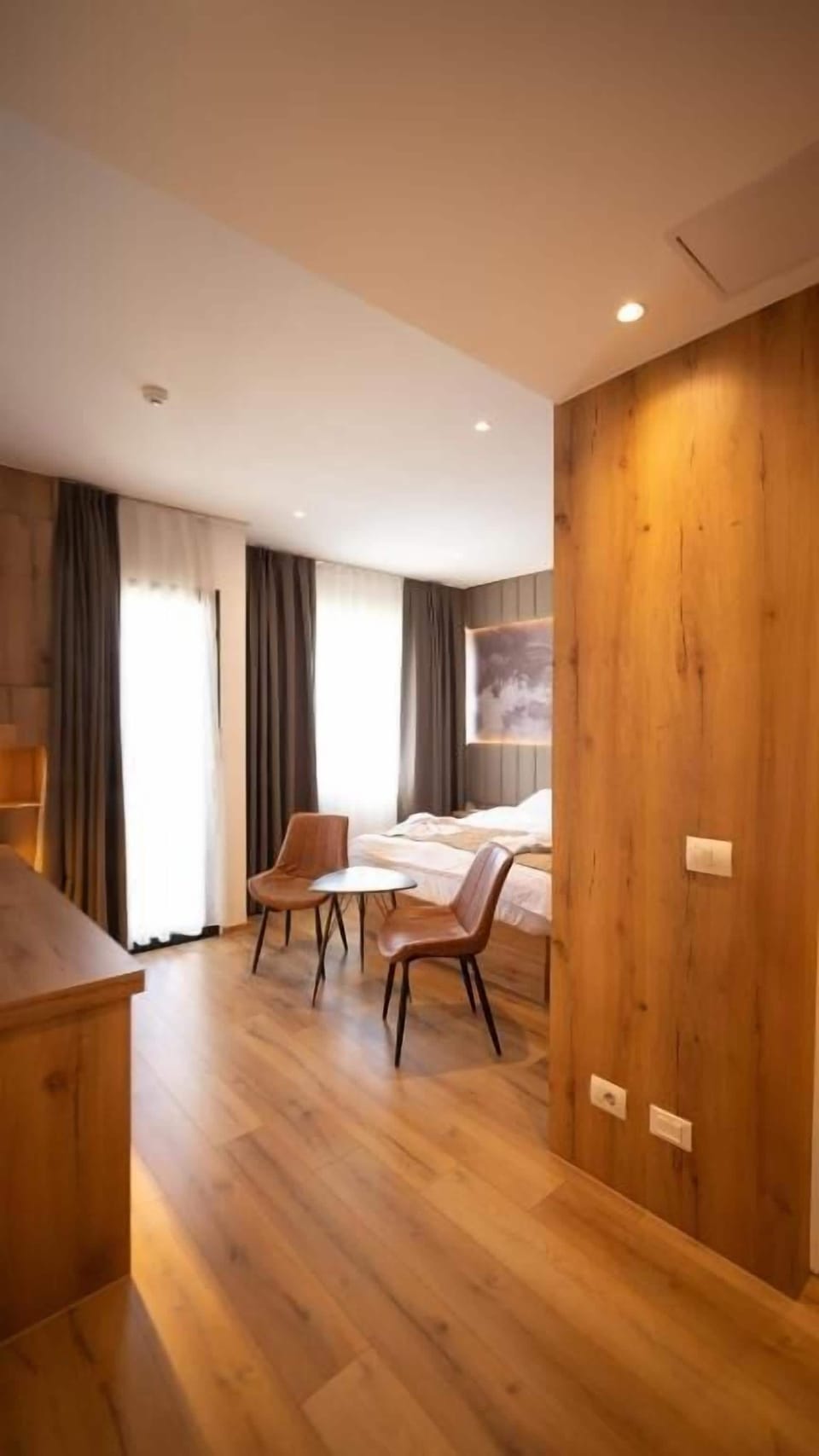 In-room safe, desk, laptop workspace, soundproofing