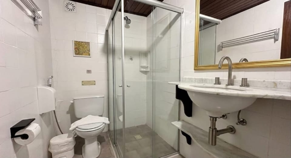 Shower, towels