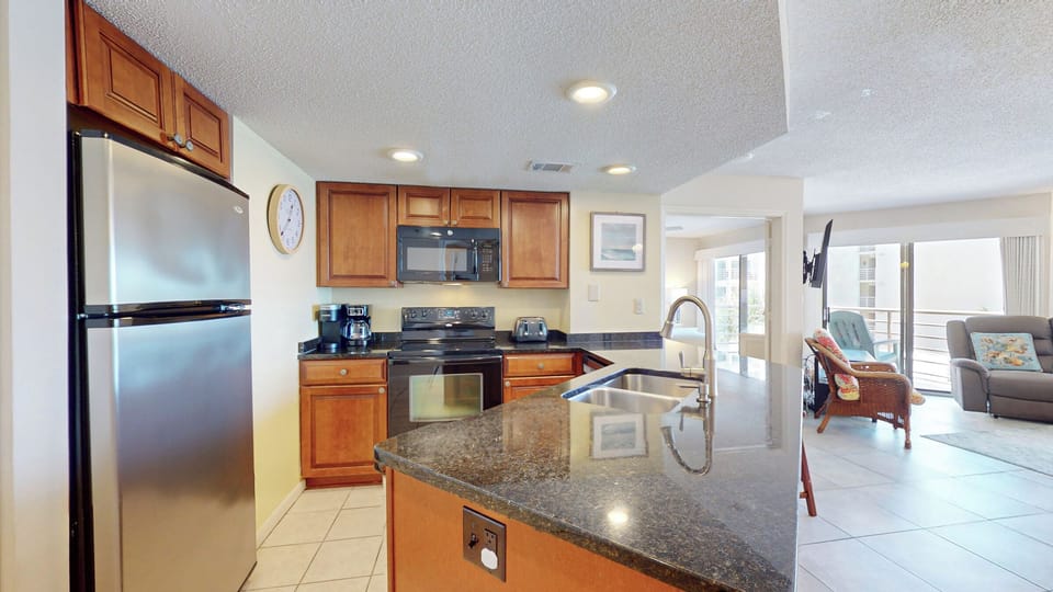 Fully Stocked Kitchen