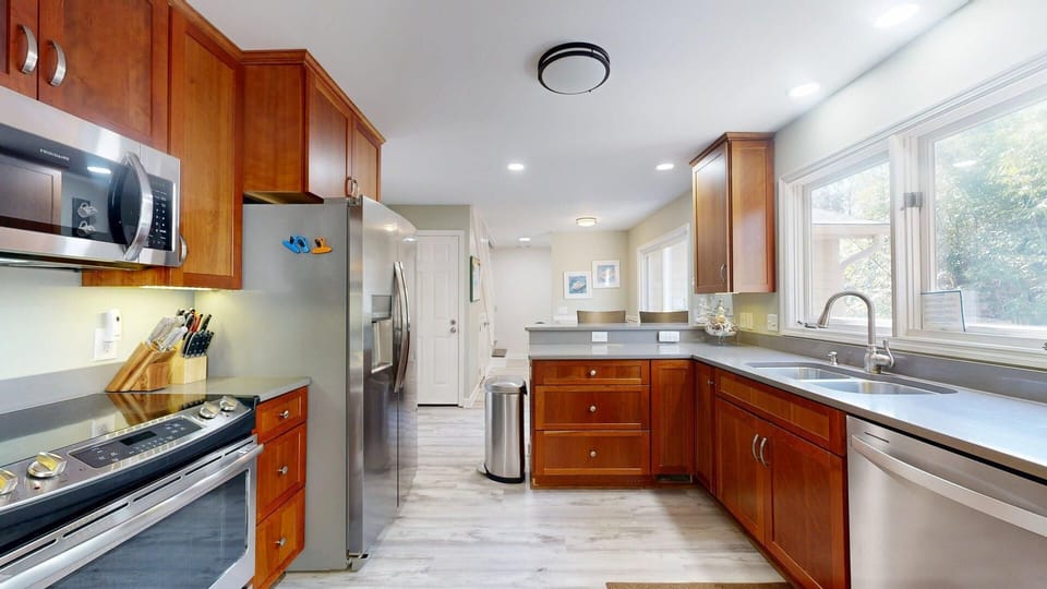 Fully Stocked Kitchen
