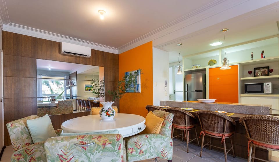 Basic Apartment | Dining