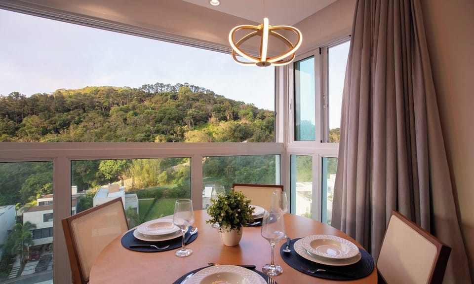 Basic Apartment | Dining