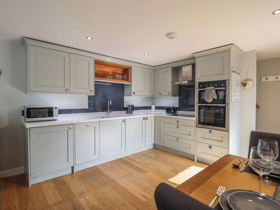 Cottage | Private kitchen | Cookware/dishes/utensils