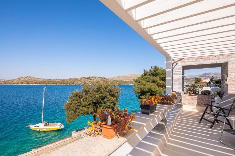 Villa | Balcony