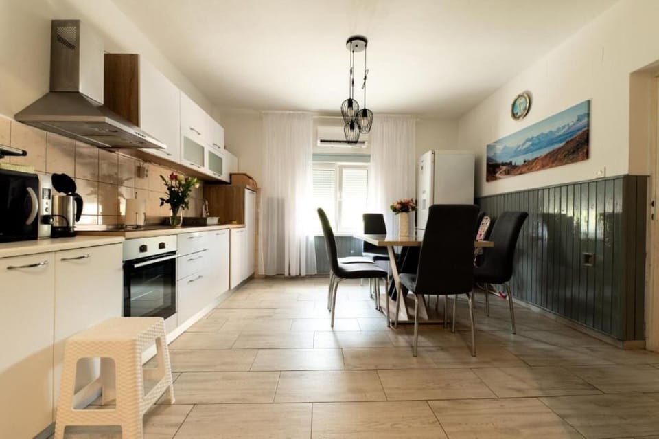 House | Private kitchen | Espresso maker, coffee/tea maker, dishwasher, electric kettle