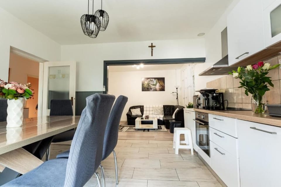 House | Private kitchen | Espresso maker, coffee/tea maker, dishwasher, electric kettle