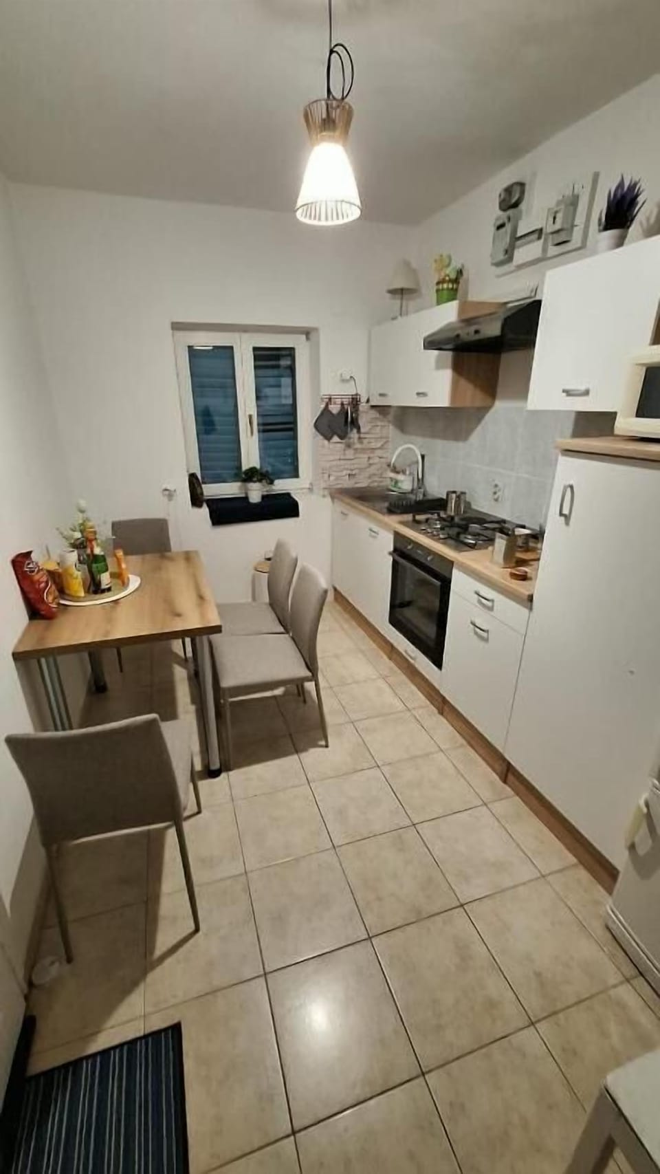 House | Private kitchen | Fridge, microwave, oven, stovetop