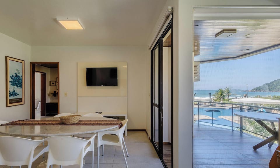Basic Apartment | Dining