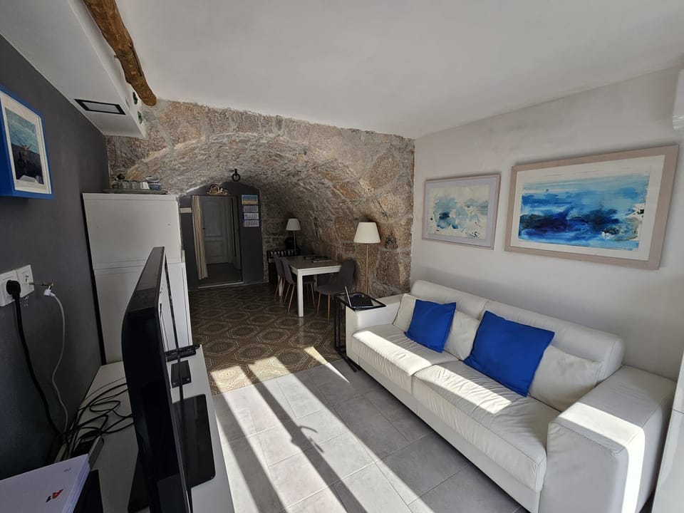Apartment (A1) | Living area | Smart TV