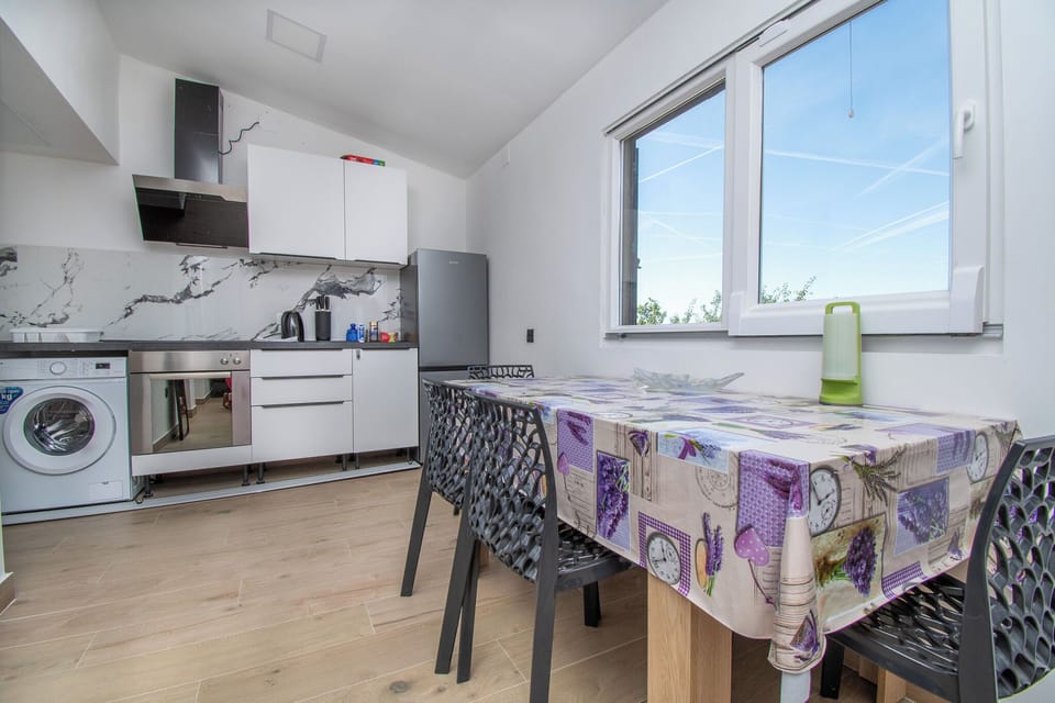 Apartment (A1) | Private kitchen | Espresso maker, fridge, oven, stovetop