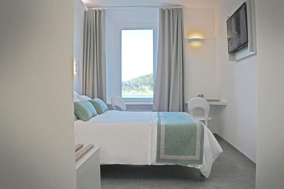 In-room safe, blackout drapes, soundproofing, WiFi (free)