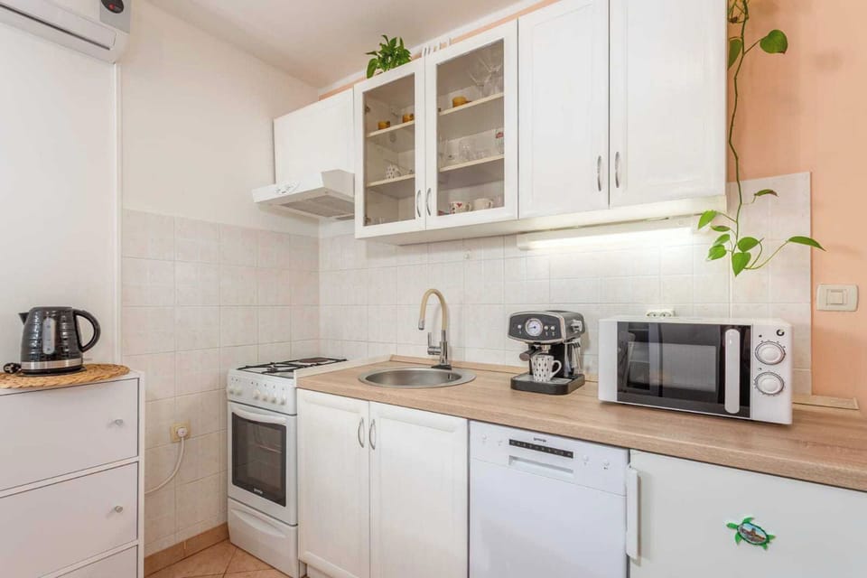 Apartment (A1) | Private kitchen | Espresso maker, fridge, microwave, oven