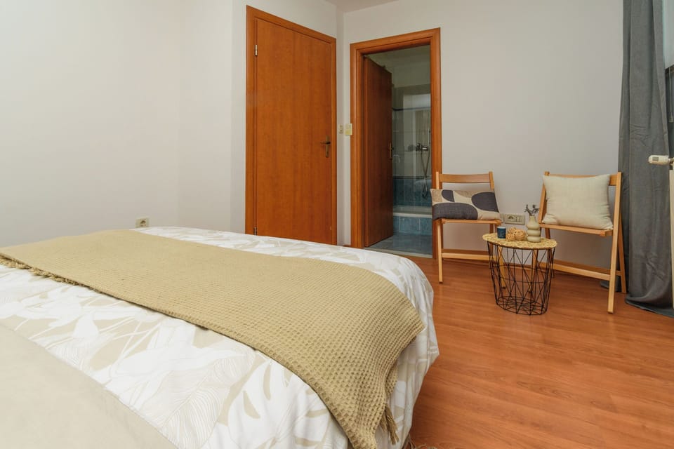 Apartment (A1) | In-room safe, iron/ironing board, WiFi (free)