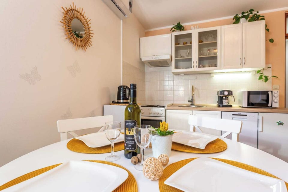 Apartment (A1) | Private kitchen | Espresso maker, fridge, microwave, oven