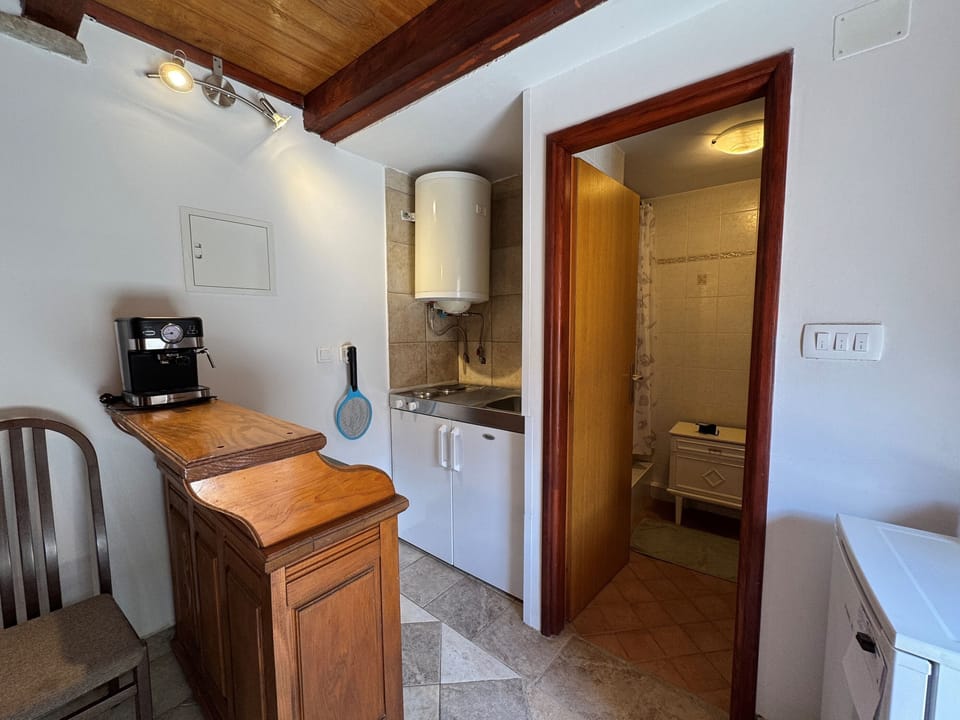 House | Private kitchen | Espresso maker, fridge, oven, stovetop