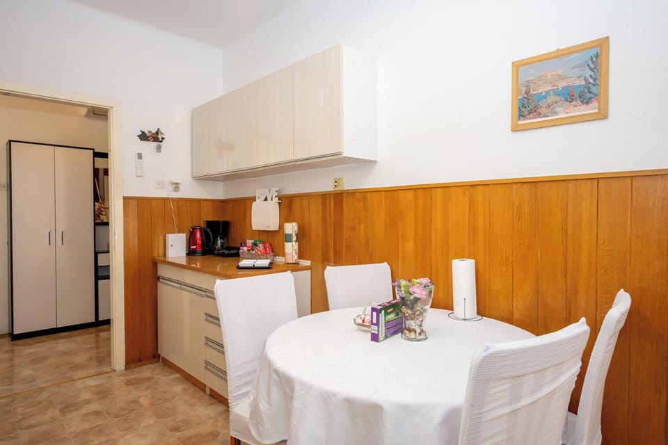 Apartment (A1) | Private kitchen | Espresso maker, fridge, oven, stovetop