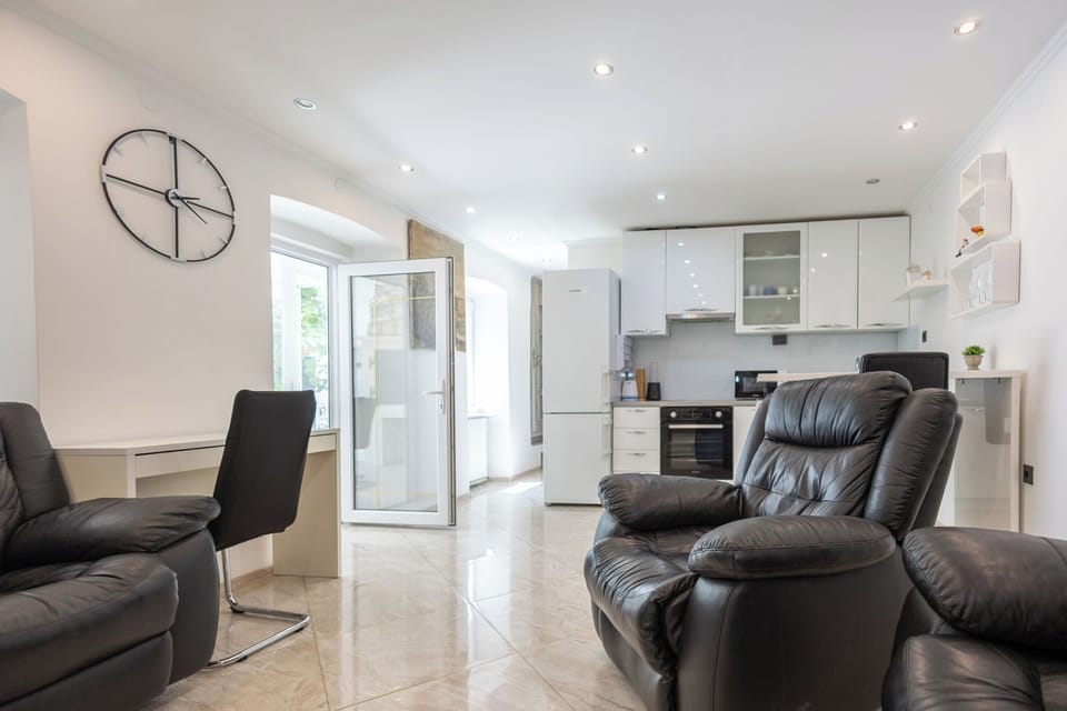 House | Living room | Smart TV