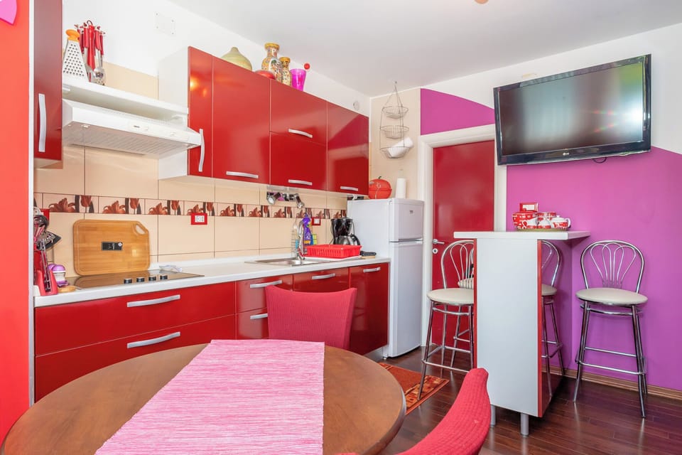 Apartment (A1) | Private kitchen | Espresso maker, fridge, oven, stovetop