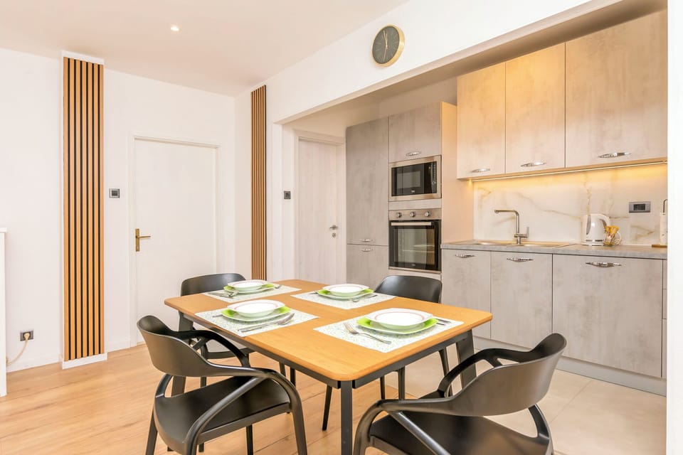 Apartment (A1) | Dining