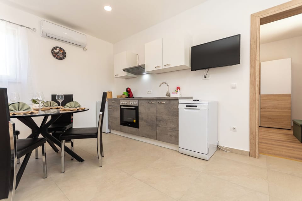 House | Private kitchen | Espresso maker, fridge, oven, stovetop