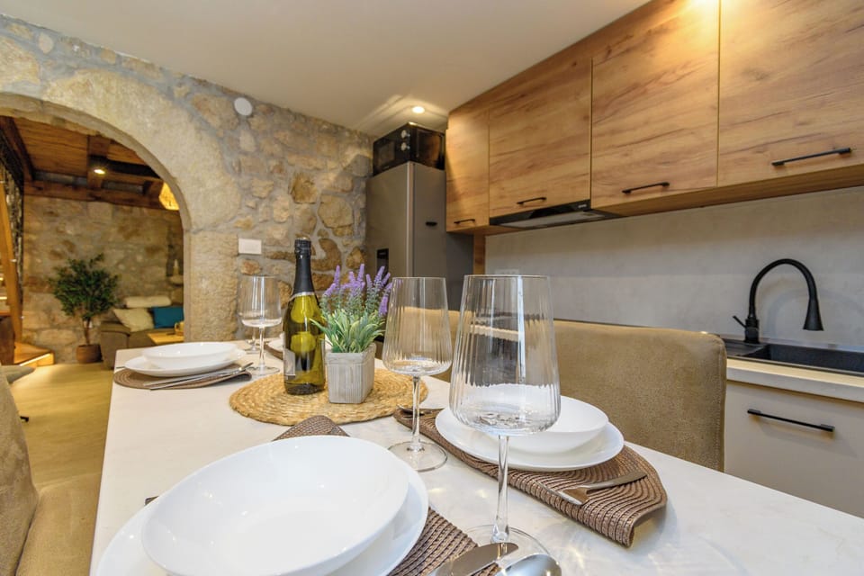 House | Private kitchen | Espresso maker, fridge, oven, stovetop