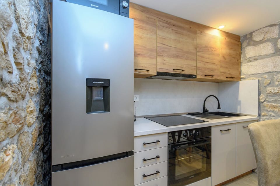 House | Private kitchen | Espresso maker, fridge, oven, stovetop