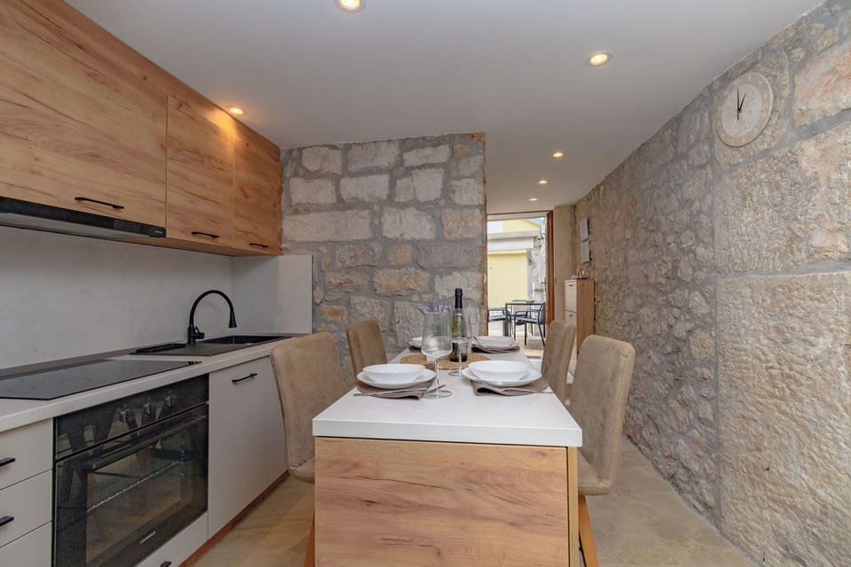 House | Private kitchen | Espresso maker, fridge, oven, stovetop