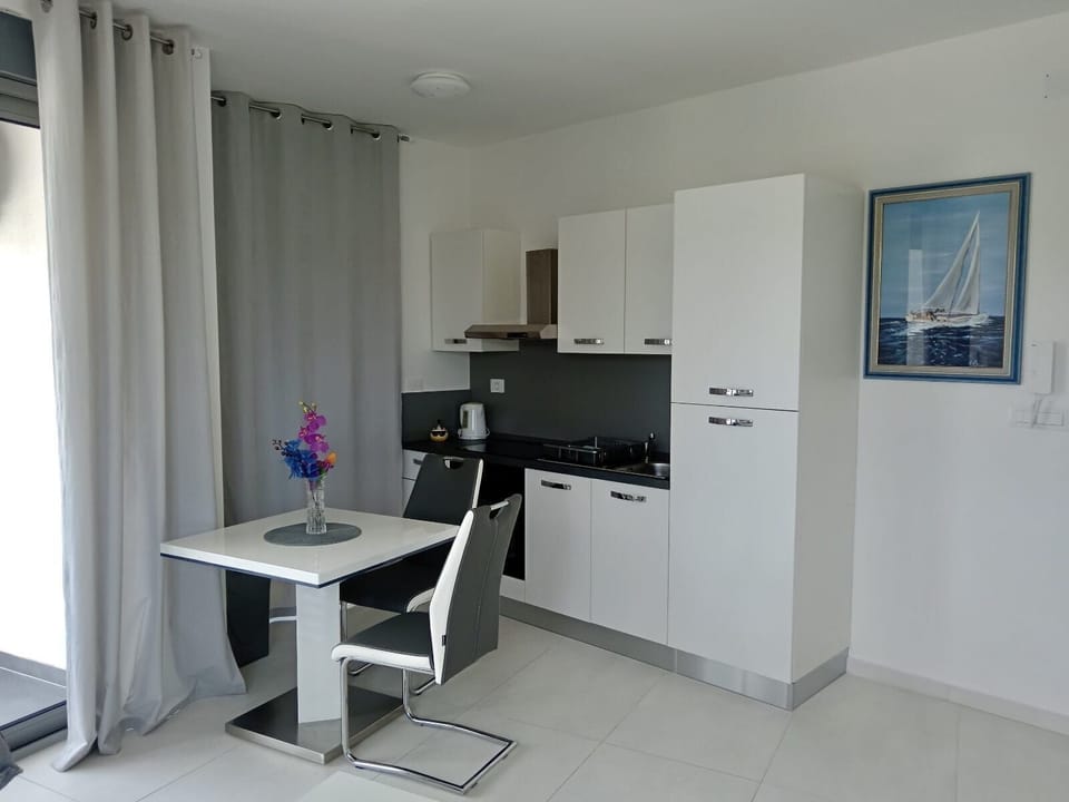 Studio (A1) | Private kitchen | Espresso maker, fridge, microwave, oven