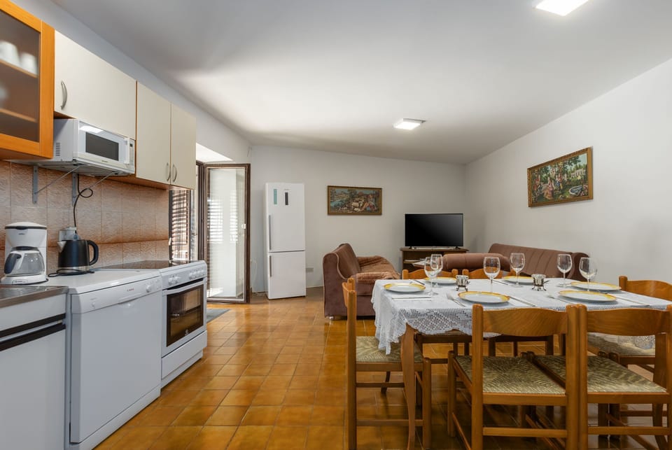 House | Private kitchen | Espresso maker, fridge, microwave, oven