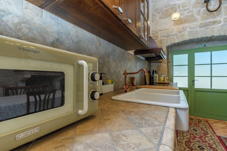 House | Private kitchen | Espresso maker, fridge, microwave, oven