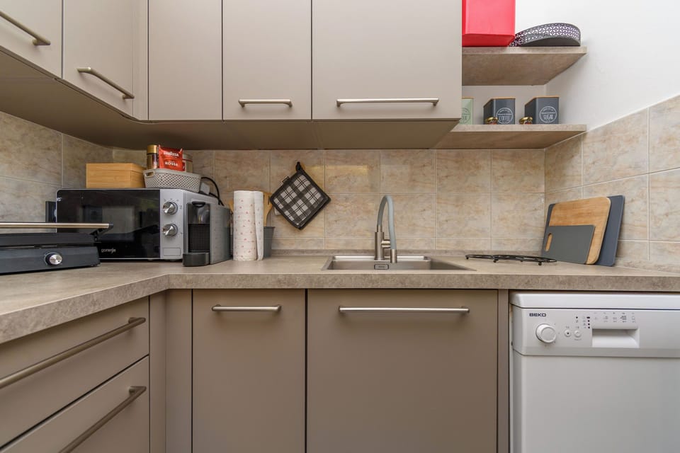 Apartment (A1) | Private kitchen | Espresso maker, fridge, microwave, oven