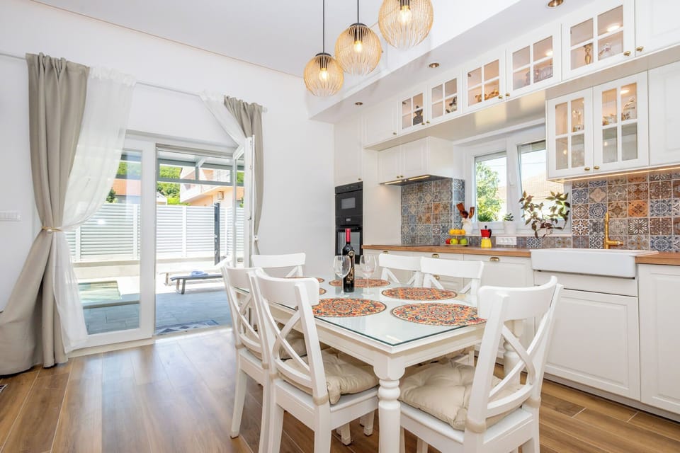Apartment (A1) | Private kitchen | Espresso maker, fridge, oven, stovetop