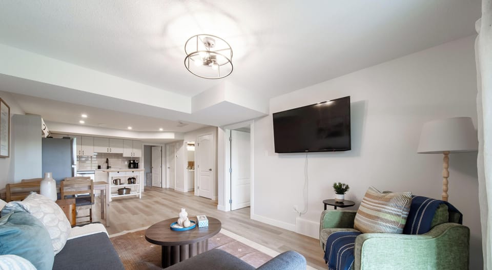 Comfortable seating area, open-concept to kitchen
