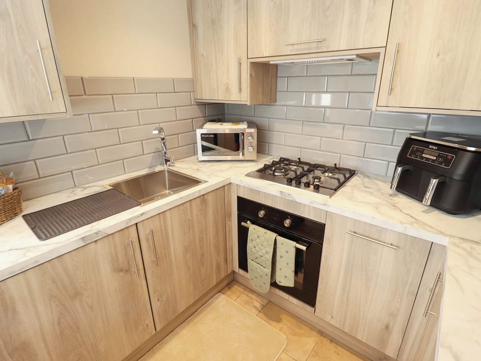 Dishwasher, cookware/dishes/utensils