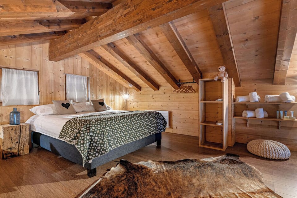 Suite, 2 Bedrooms, Balcony, Mountain View | Premium bedding, minibar (some free items), desk