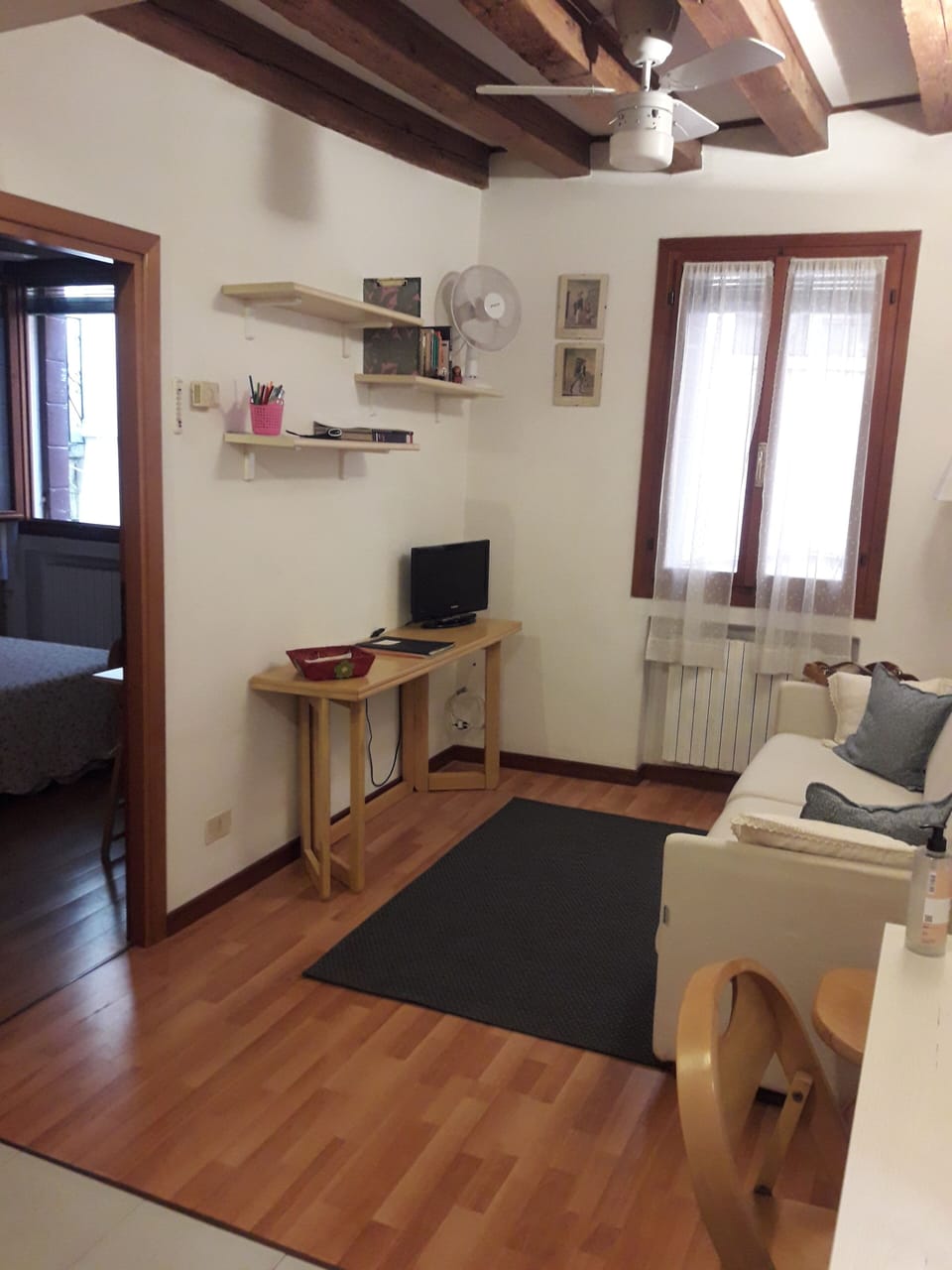 Basic Apartment | Living area