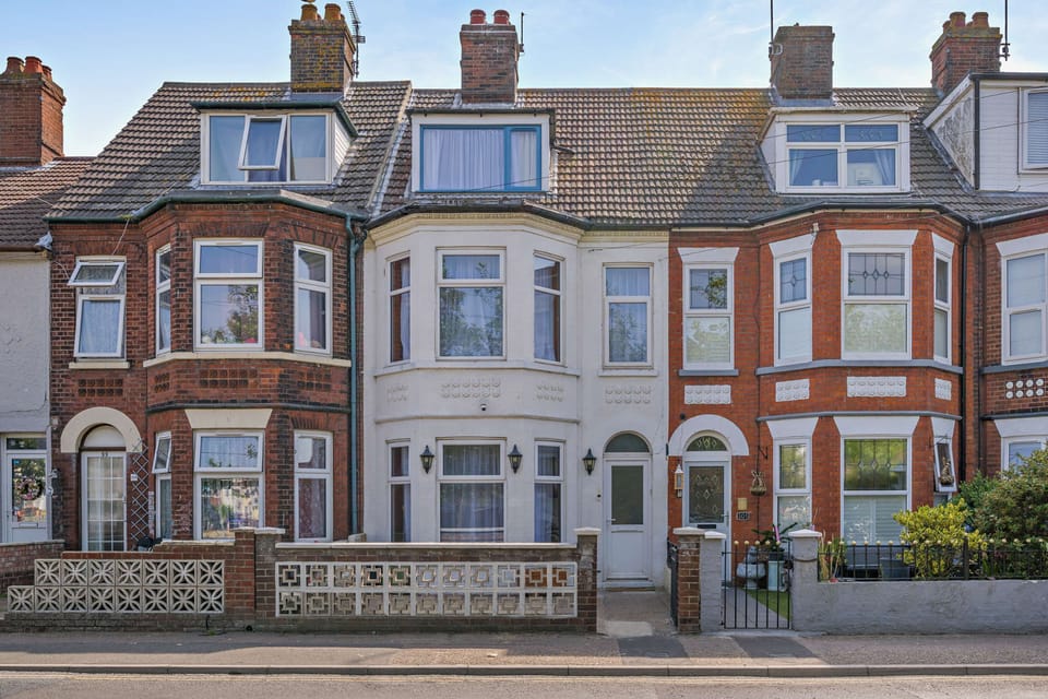 House | 6 bedrooms, high-speed internet