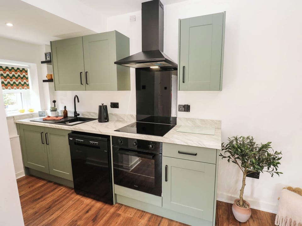 Dishwasher, cookware/dishes/utensils