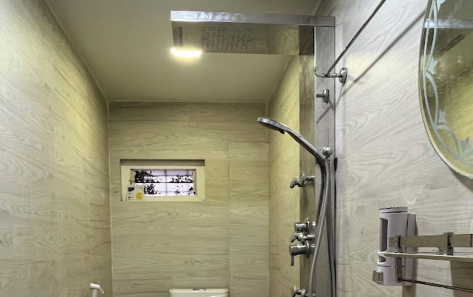 Family Room, Balcony, Hill View | Bathroom