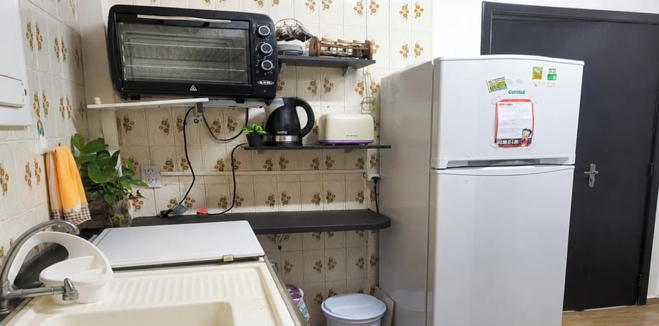 Premium Apartment | Private kitchen | Cookware/dishes/utensils, dining table