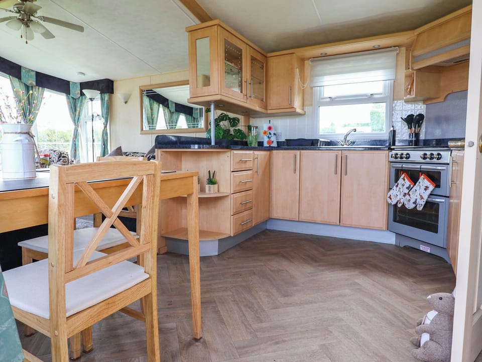 Cottage | Private kitchen | Cookware/dishes/utensils