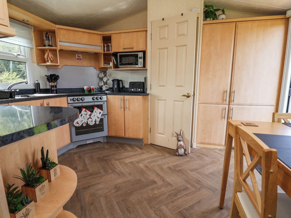 Cottage | Private kitchen | Cookware/dishes/utensils