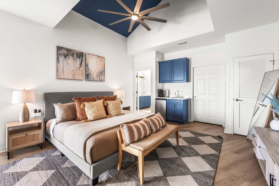 Spacious king suite with vaulted ceilings and stylish in-room wet bar
