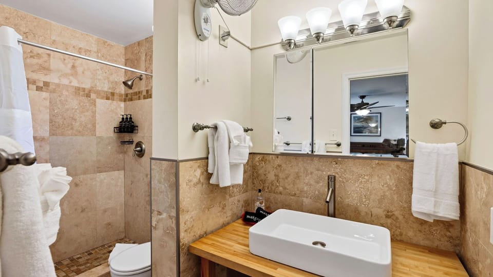 Buttonwood Corner by Avantstay Midtown Key West Private Pool + Tropical Patio Near Beaches Cottage in Key West