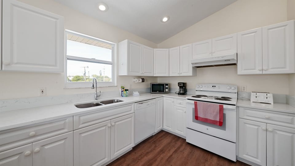 fully equipped kitchen