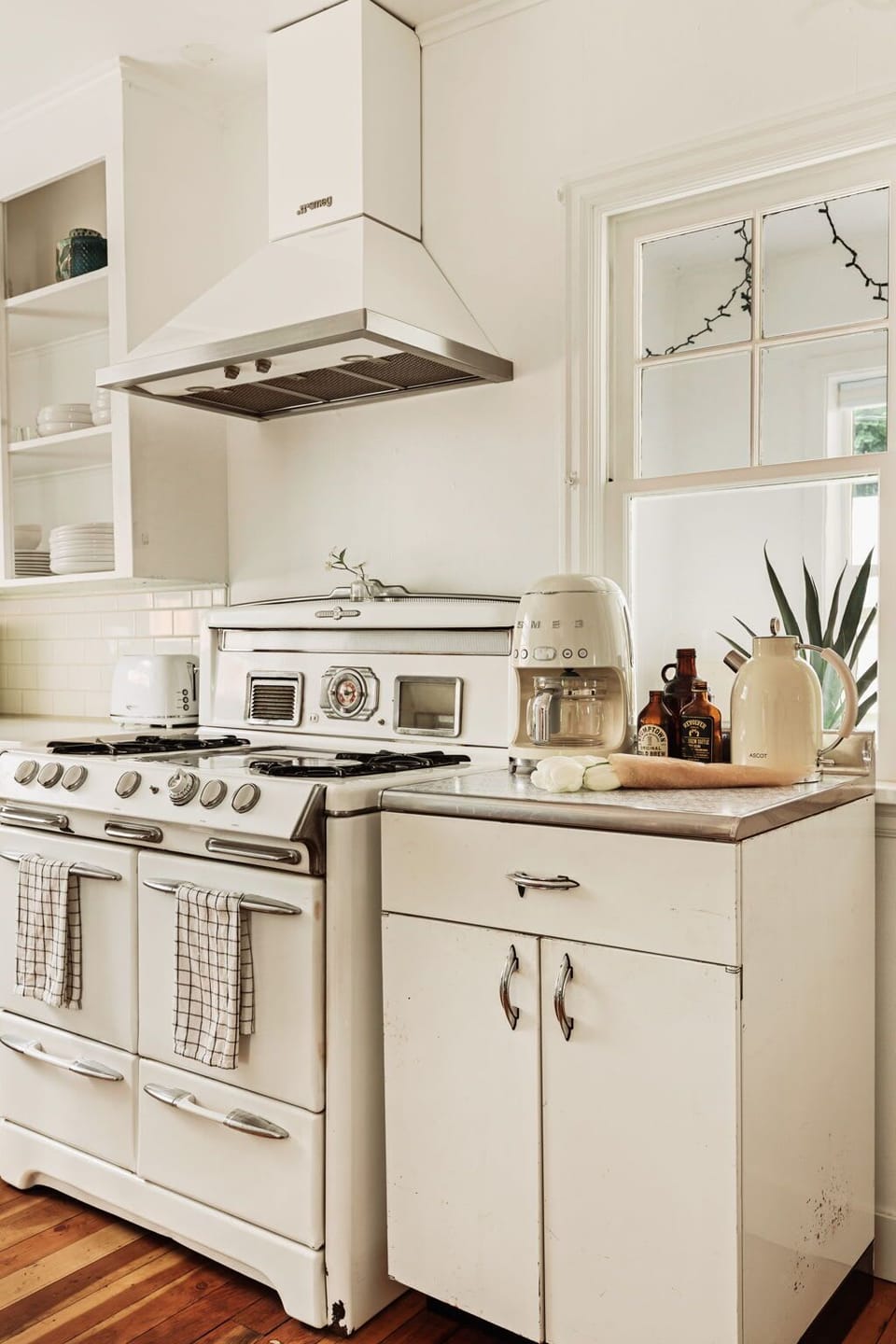Retro coffee bar compliments the 1950's O'Keefe & Merritt vintage oven