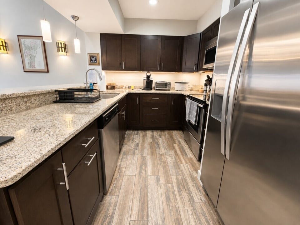Fully equipped kitchen, marble counter tops