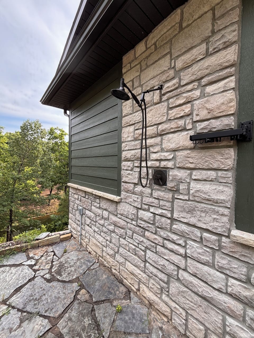 Outdoor shower next to sauna, seasonally available.