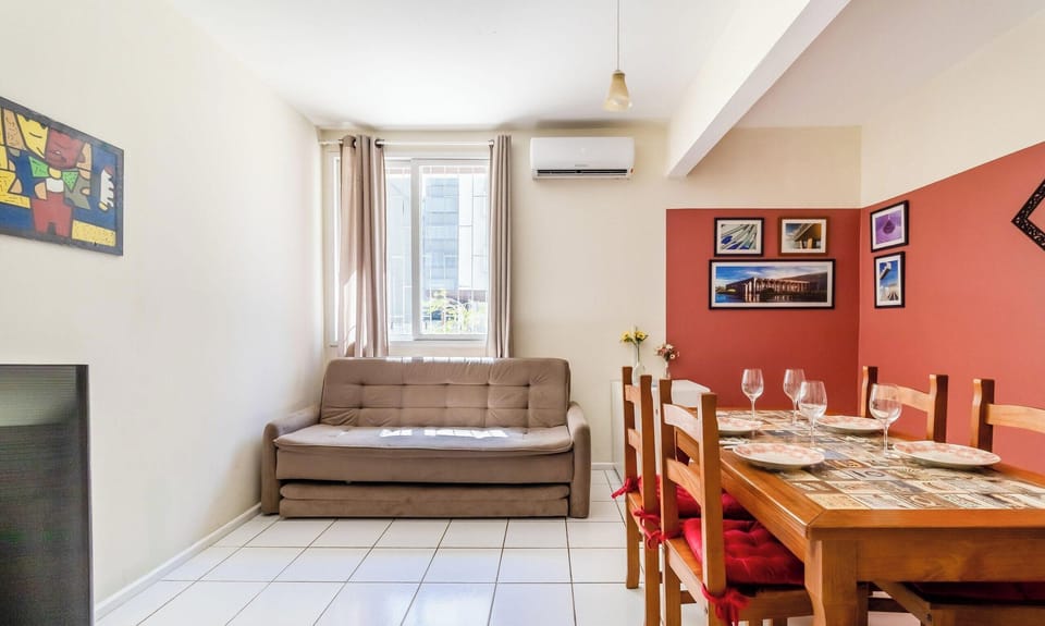 Basic Apartment | Dining